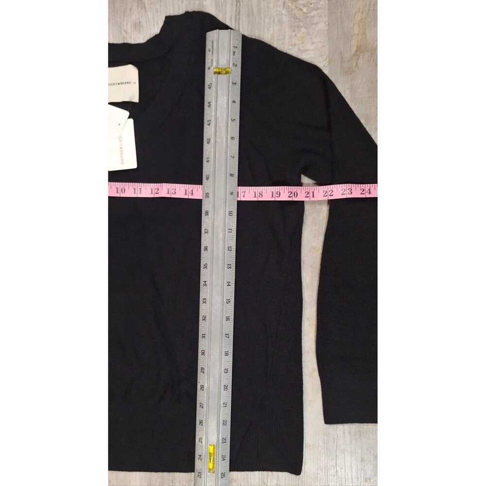 Lucky Brand Black V-Neck Knit Sweater Womens XS Tight Knit Pullover Side Slit - Picture 7 of 9